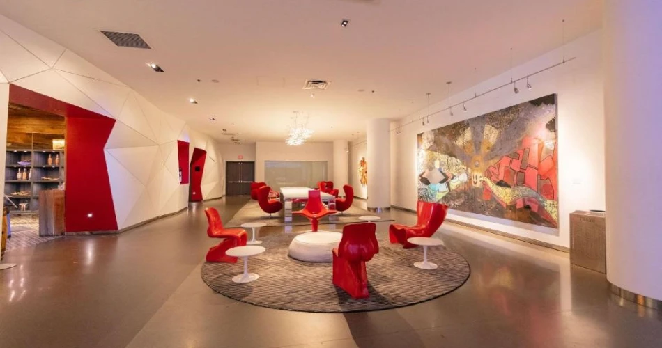 Best Hotels Near Mall of America with Pools for a Perfect Getaway