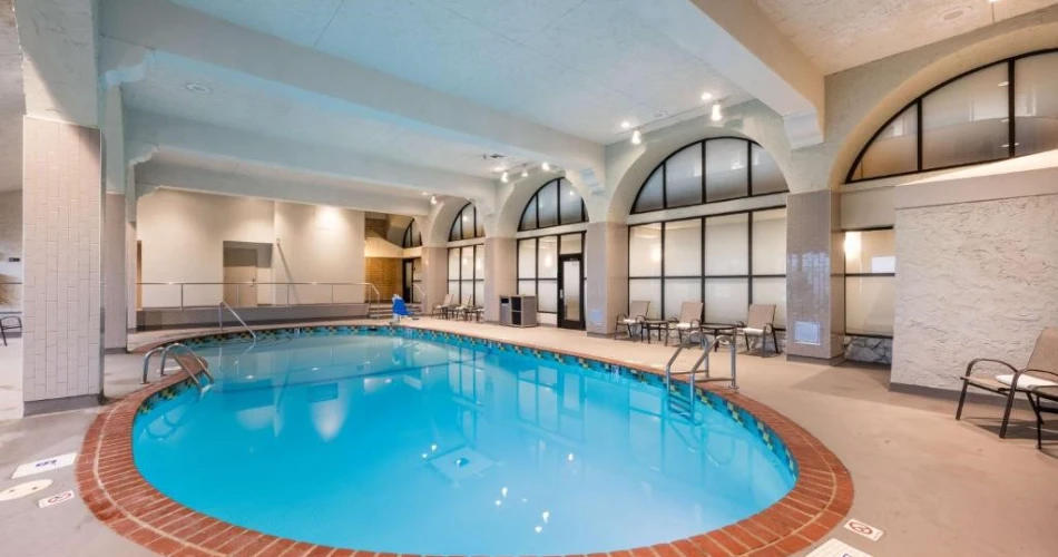 Best Hotels Near Mall of America with Pools for a Perfect Getaway