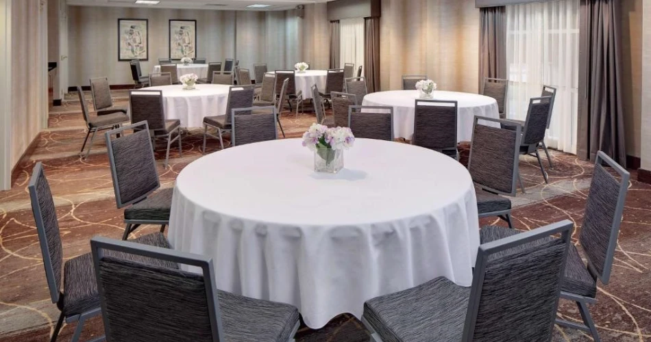 Unmatched Convenience: The Best Hotels Connected to Mall of America for Your Ultimate Bloomington Stay